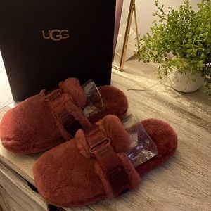 NWT UGG fluff it slippers.